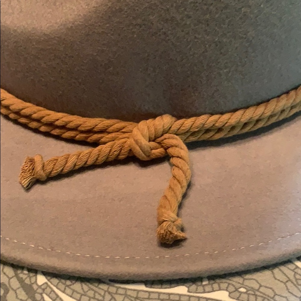 Grey felt hat. - Picture 4 of 6